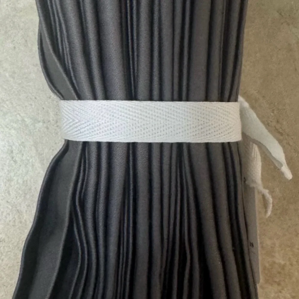 Williams Sonoma 12 Charcoal Hotel Dinner Napkins